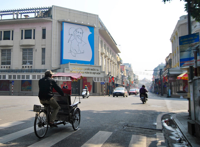 [Photo] Người dân Thủ đô tận hưởng buổi sáng Mùng 1 ngập nắng ảnh 8