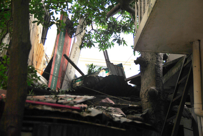 BIDV khắc phục hậu quả vật liệu rơi sập mái nhà dân ảnh 4