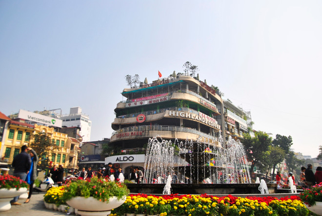 [Photo] Người dân Thủ đô tận hưởng buổi sáng Mùng 1 ngập nắng ảnh 5