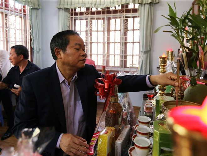 Thăm, chúc Tết gia đình các vị nguyên lãnh đạo Ðảng, Nhà nước ảnh 1