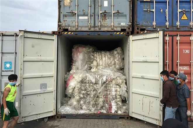 Malaysia tiếp tục gửi trả hơn 100 container rác thải nhựa ảnh 1