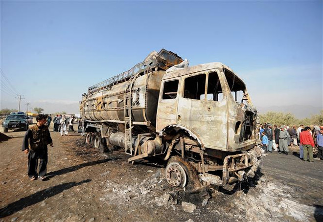 Afghanistan: Đoàn xe chở binh lính Mỹ bị trúng mìn của Taliban ảnh 1