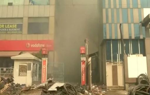 Cháy nổ gây sập nhà máy ở Ấn Độ, nhiều người bị chôn vùi ảnh 1