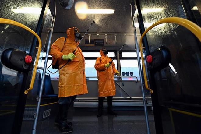 Dịch bệnh diễn biến phức tạp trong khi nhiều nước dần nới lỏng hạn chế ảnh 2