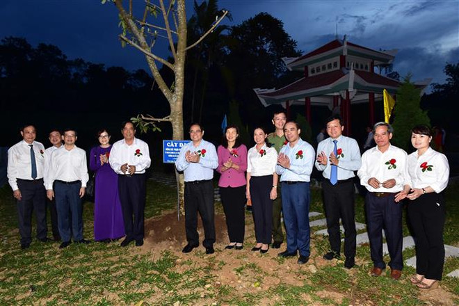 Bàn giao công trình nhà bia kỷ niệm nơi làm việc của Ban Tổ chức TW ảnh 2