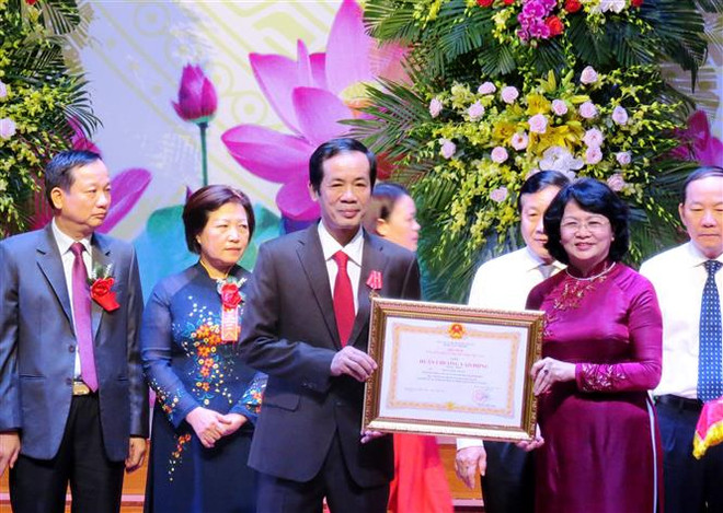 Bà Đặng Thị Ngọc Thịnh dự Đại hội Thi đua yêu nước tỉnh Quảng Bình ảnh 1