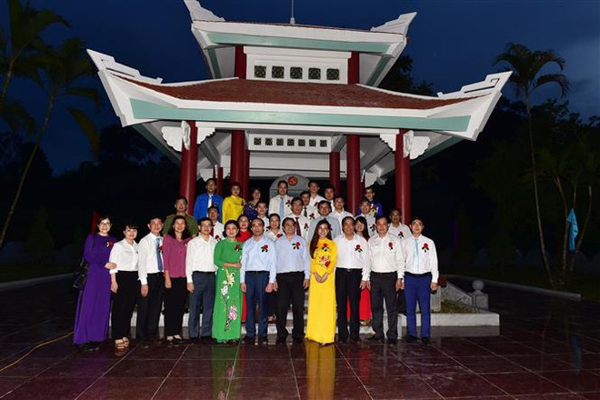 Bàn giao công trình nhà bia kỷ niệm nơi làm việc của Ban Tổ chức TW ảnh 1