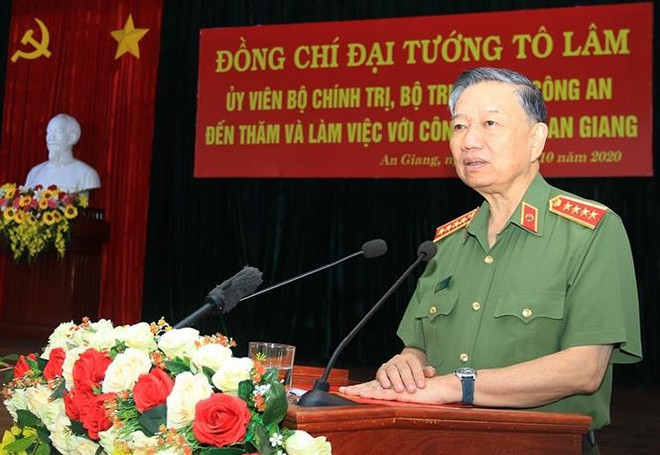 Bộ trưởng Tô Lâm trao hỗ trợ xây dựng nhà cho công an xã ở An Giang ảnh 1