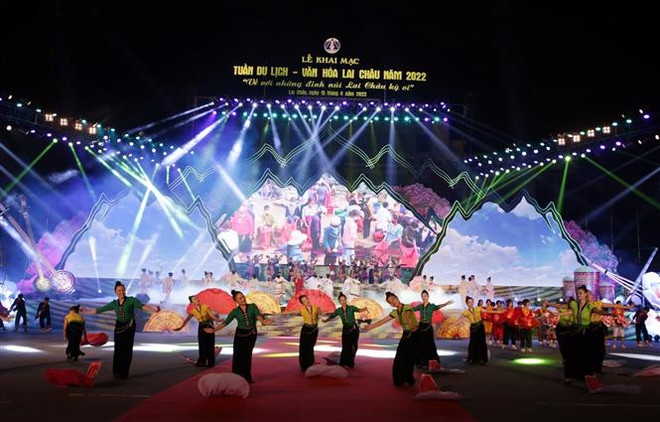 Tuần du lịch 'Về với những đỉnh núi Lai Châu' kỳ vĩ thu hút du khách ảnh 1