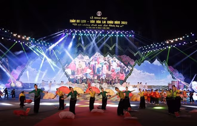 Tuần du lịch 'Về với những đỉnh núi Lai Châu' kỳ vĩ thu hút du khách ảnh 1