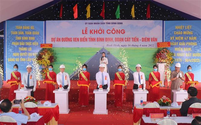 Bình Định khởi công tuyến đường ven biển đoạn Cát Tiến-Diêm Vân ảnh 1