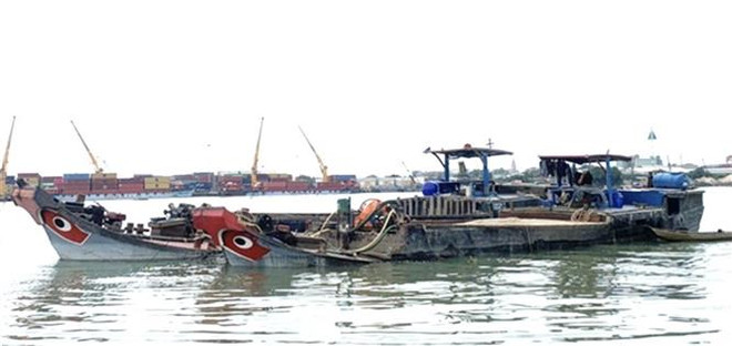 Bắt giữ 2 phương tiện vận chuyển cát không rõ nguồn gốc xuất xứ ảnh 1