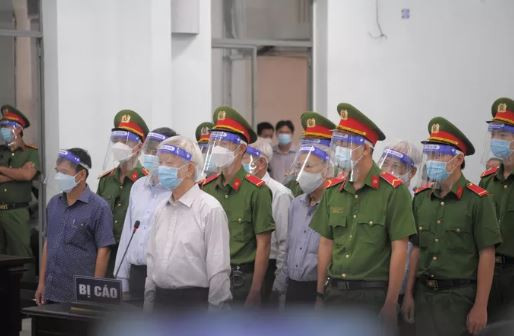 Xét xử 2 cựu chủ tịch tỉnh Khánh Hòa vi phạm quản lý đất đai ảnh 1