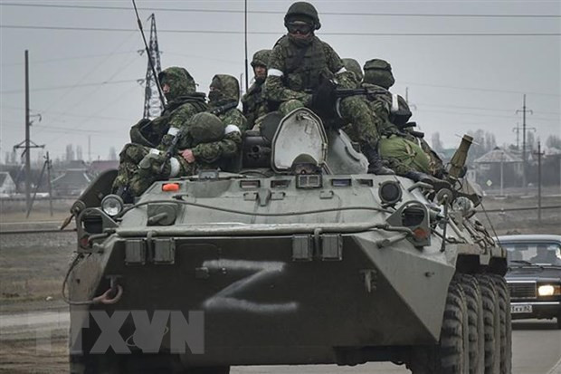 Binh sỹ Nga di chuyển hướng về Ukraine. (Ảnh: EPA-EFE/TTXVN) Quân đội Nga thực hiện chiến dịch quân sự quy mô lớn ở Donbass ảnh 1