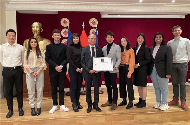Sinh viên Pháp tìm hiểu về quan hệ Việt Nam với Pháp và EU ảnh 2