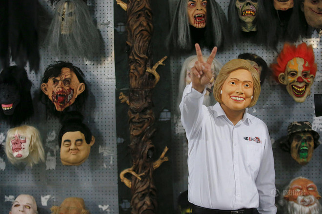 Cận cảnh xưởng sản xuất những chiếc mặt nạ Donald Trump ảnh 9