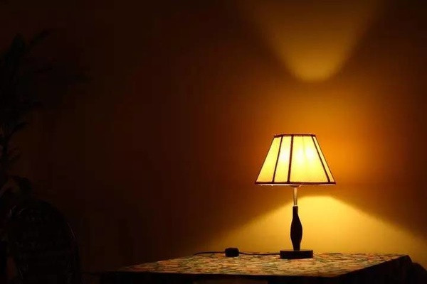 Các cặp vợ chồng nên bật hay tắt đèn khi làm "chuyện ấy" ảnh 1