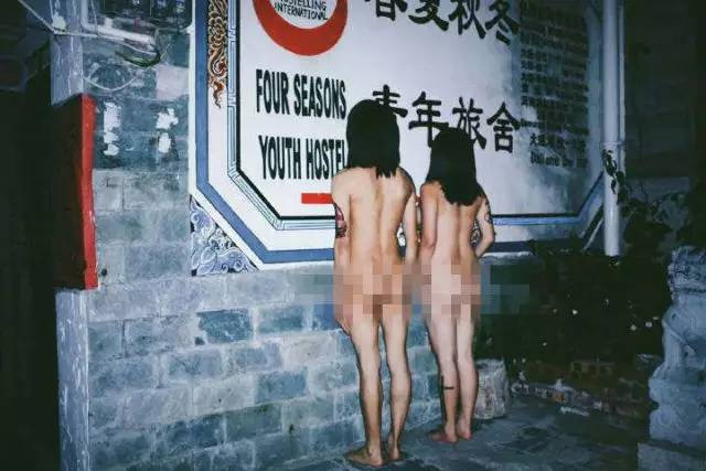 Những bức hình của cặp đôi khỏa thân "gây bão" ở Trung Quốc ảnh 1