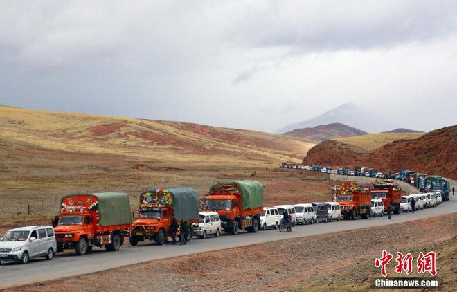 [Photo] Người Trung Quốc bắt đầu vào mùa đào đông trùng hạ thảo ảnh 1