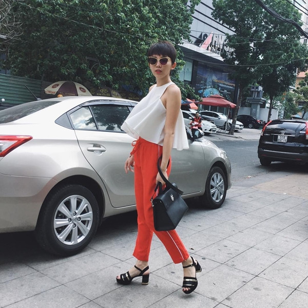 Gam màu xanh-trắng "thống trị" street style của mỹ nhân Việt ảnh 8