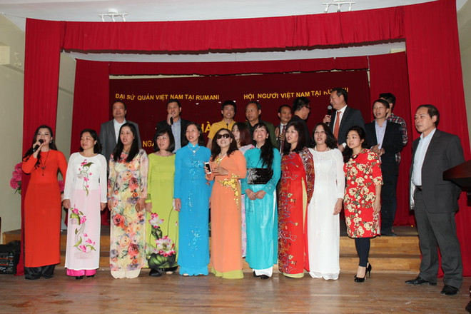 Kỷ niệm Chiến thắng 30/4 và Quốc tế lao động tại Romania ảnh 1