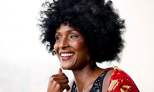 Nỗi đau đớn của siêu mẫu thế giới từng bị cắt âm vật từ khi 5 tuổi ảnh 1