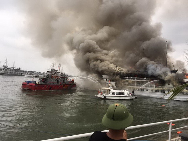 Sau vụ cháy tàu, Quảng Ninh cam kết bảo đảm an toàn cho du khách ảnh 1