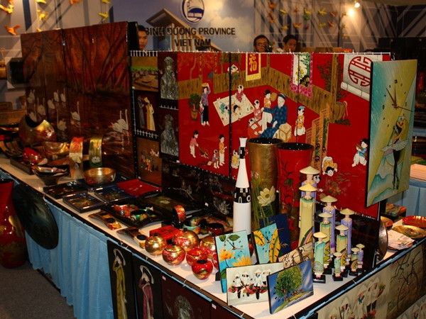 Quảng bá đồ gỗ và nội thất, mỹ nghệ sơn mài Việt Nam ở Singapore ảnh 1