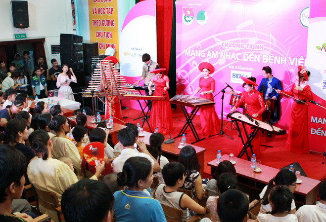 Mang âm nhạc đến bệnh viện: Nối cộng đồng với người bệnh hiểm nghèo ảnh 1