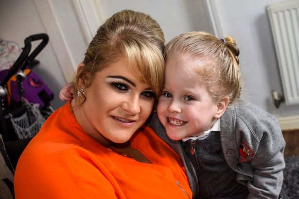 Bé gái 4 tuổi hồi sinh thần kỳ sau khi nghe cha mẹ hát "Let it Go" ảnh 2