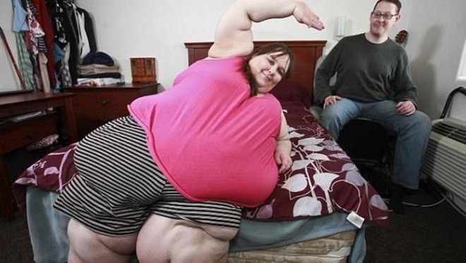 Người phụ nữ hơn 300kg muốn trở thành người béo nhất thế giới ảnh 5