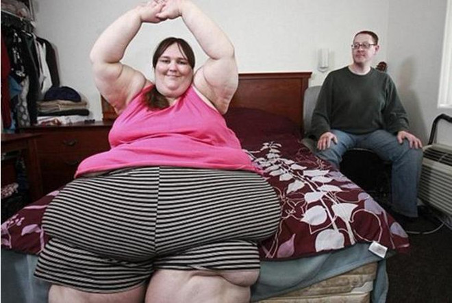 Người phụ nữ hơn 300kg muốn trở thành người béo nhất thế giới ảnh 7