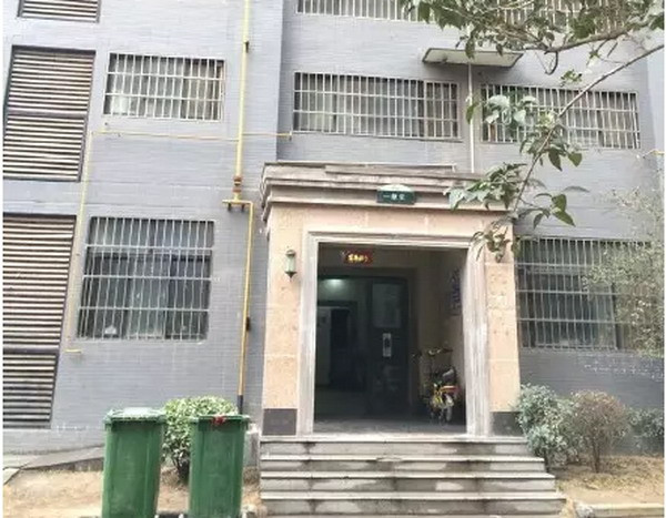 Nghi án người phụ nữ chết đói do bị nhốt 30 ngày trong thang máy ảnh 1