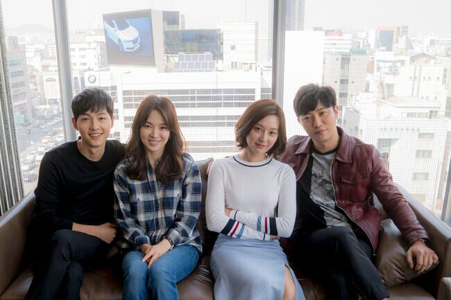 Tân Hoa xã: Tại sao "Hậu duệ Mặt Trời" lại được yêu thích như vậy? ảnh 1