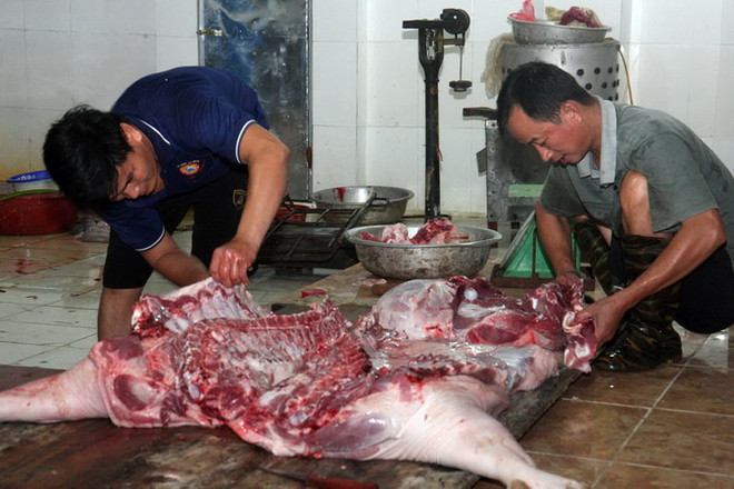 Lò giết mổ thịt nhỏ lẻ mất vệ sinh ở Hà Nội: Việc xóa bỏ còn gian nan ảnh 1