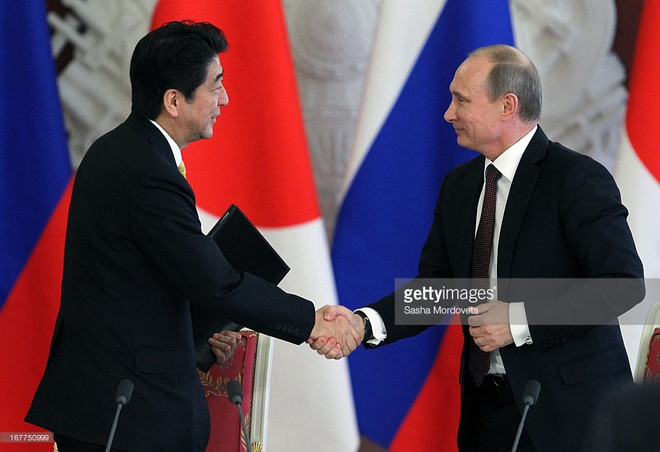 IISS: Quan hệ Nga-Nhật Bản sẽ nồng ấm hơn trong năm 2016 ảnh 1