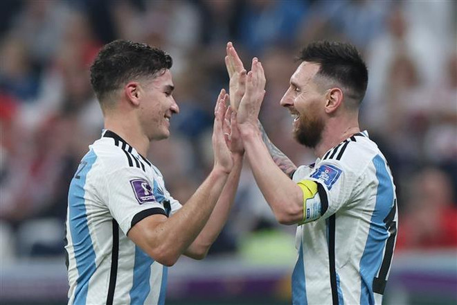 Julian Alvarez nhận được sự khích lệ từ người dân quê nhà ảnh 1