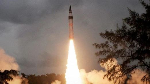 Ấn Độ công bố thử thành công tên lửa Agni V mang đầu đạn hạt nhân ảnh 1