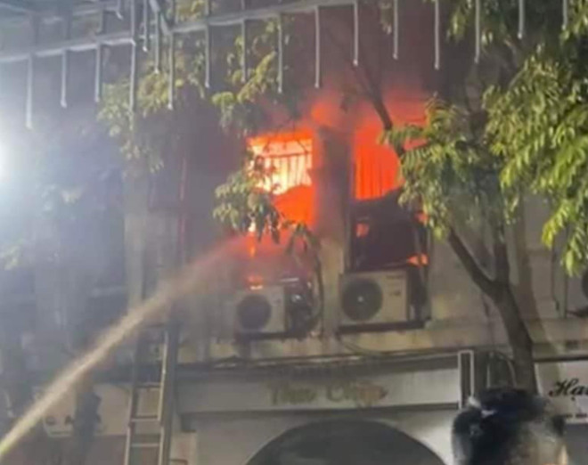 Bắc Ninh: Cháy lớn tại cửa hàng giày dép ở chợ Ninh Hiệp ảnh 1