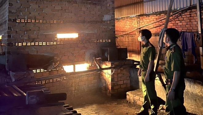 Đồng Nai: Phát hiện cơ sở đốt hàng chục tấn chất thải nguy hại ảnh 1