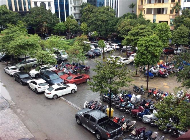 Hà Nội: Bãi trông giữ xe 'nuốt chửng' không gian sinh hoạt công cộng ảnh 1