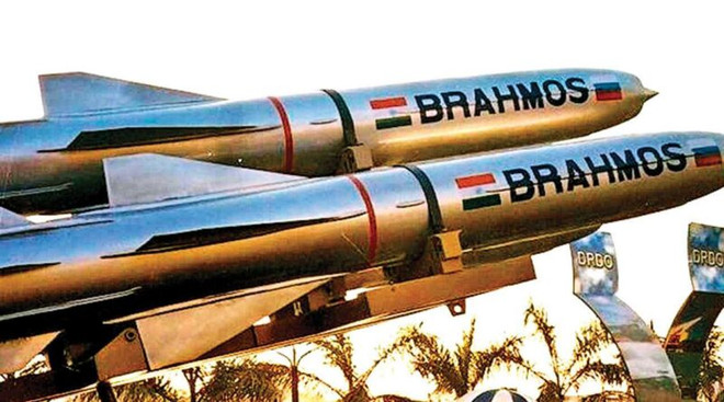 Tên lửa hành trình siêu thanh BrahMos của Ấn Độ. (Nguồn: Asianaffairs) Ấn Độ đạt mức xuất khẩu quốc phòng cao kỷ lục 170 tỷ USD ảnh 1