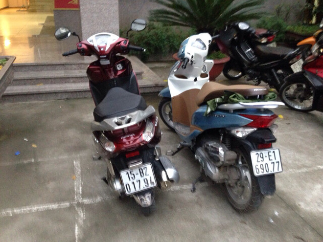 Cảnh sát giao thông bắt trộm, dân không giúp còn... đánh hôi ảnh 1