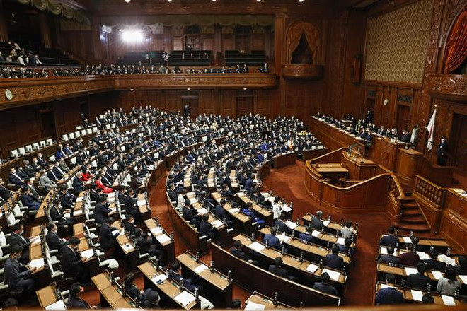 Quốc hội Nhật Bản thông qua dự thảo ngân sách cao kỷ lục ảnh 1