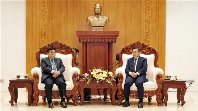 Bộ trưởng Kế hoạch và Đầu tư Nguyễn Chí Dũng chào xã giao lãnh đạo Lào ảnh 2