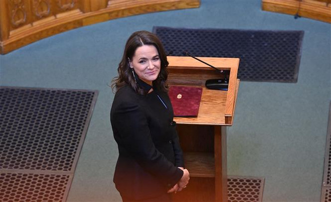 Tổng thống Hungary Katalin Novak tuyên thệ nhậm chức tại Quốc hội ở Budapest, ngày 10/3/2022. (Ảnh: AFP/TTXVN) Bà Katalin Novak trở thành nữ tổng thống đầu tiên của Hungary ảnh 1