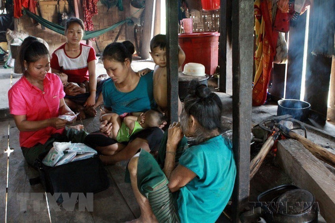 Đồng bào dân tộc vùng sâu, vùng xa ở huyện Minh Hóa, tỉnh Quảng Bình. (Ảnh: Dương Ngọc/TTXVN) Ứng dụng giúp phụ nữ Việt Nam có thể làm chủ sức khỏe sinh sản ảnh 1