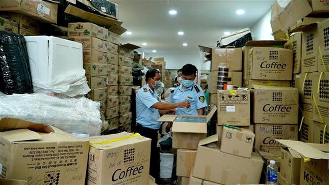 TP Hồ Chí Minh: Phát hiện kho hàng trị giá hàng tỷ đồng nghi nhập lậu ảnh 1