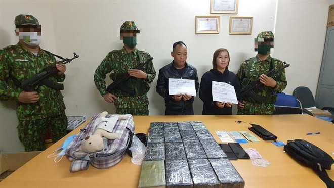 Mật phục bắt giữ thành công hai đối tượng vận chuyển 32 bánh heroin ảnh 1