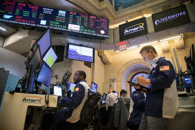 Chứng khoán toàn cầu 'xanh sàn' nhờ những tín hiệu tích cực ảnh 1